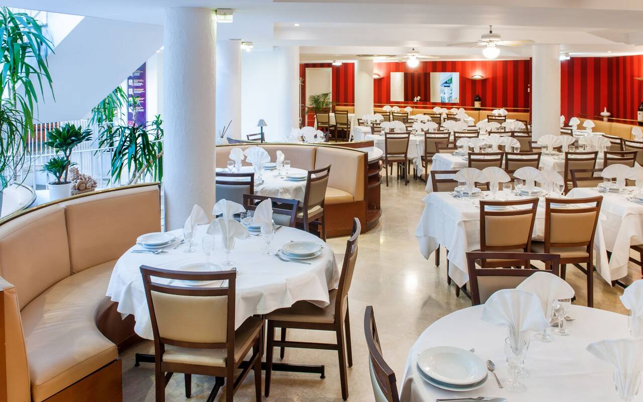 ~ Restaurants in Lourdes France | Hôtel Saint-Sauveur, 3-star