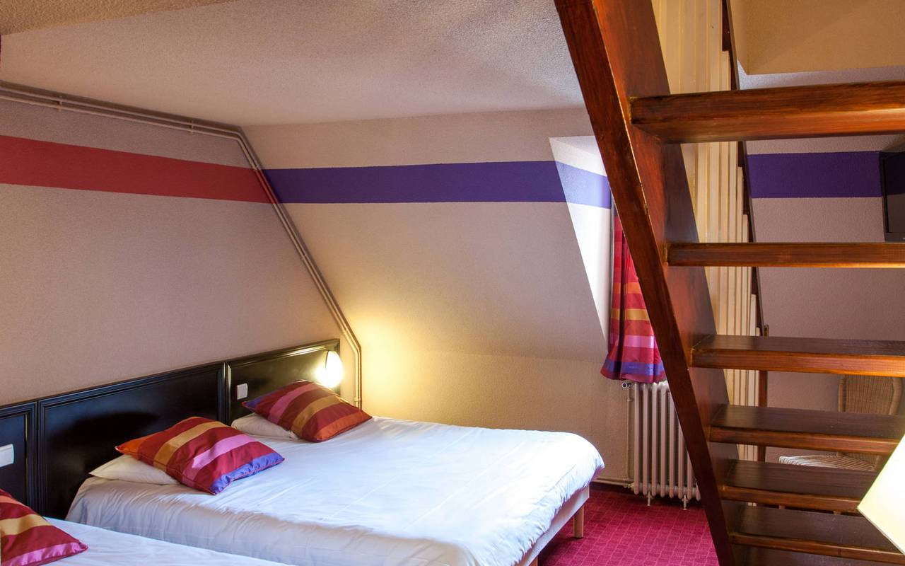 Triple room with a single bed and a double bed, places to stay in lourdes, Hotel Saint-Sauveur.